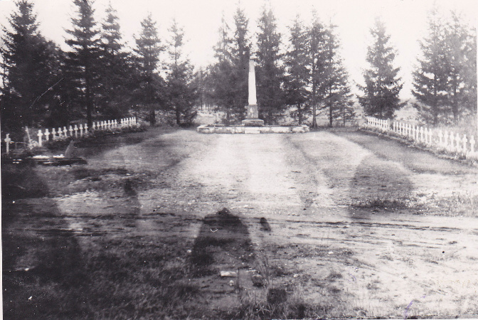 Sankarihautausmaa juuri talvisodan jälkeen.