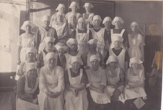 Kotitalouskoululaisia 1928. Kuva seuran arkisto (Siilin).