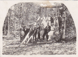 Kaation kiikulla. Kuva: Seuran arkisto.