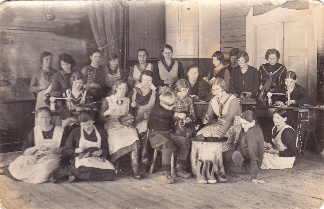 Tallukoiden tekokurssi. Kuva: Seuran arkisto (Siilin).