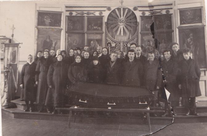 Hautajaiset ortodoksisessa kirkossa Veljakalla. Kuva:Seruan arkisto.