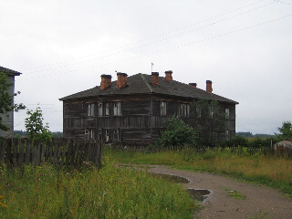 Kolhoosin kerrostalo. Kuva: R.Viitakangas