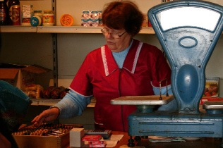 Makasiinin myyjätäti. Kuva: R.Viitakangas.