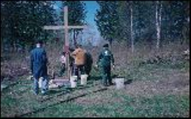 Kirkon muistoristin pysytys.Kuva: Määttänen.