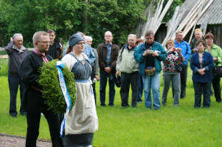 Kunniakäynti Soanlahden sankarihautausmaalla 2010.