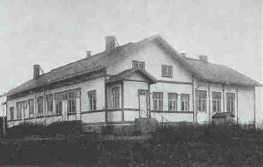 Kirkonkylän kansakoulu. Kuva: Seuran arkisto.